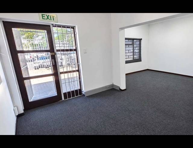 2,330M² WAREHOUSE TO LET IN RETREAT